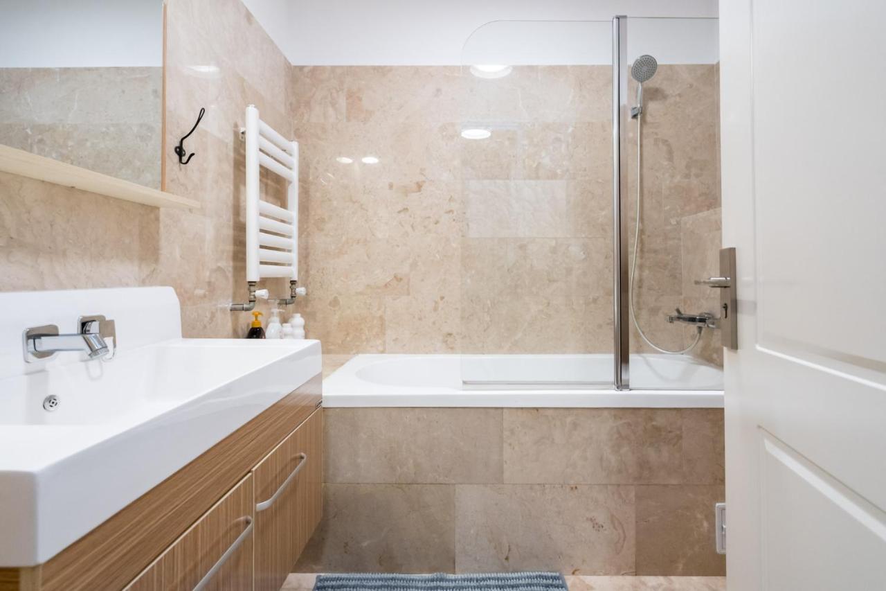 Happy Bubble I Timpuri Noi 1Br Apt 4 Ppl Bukarest Eksteriør billede