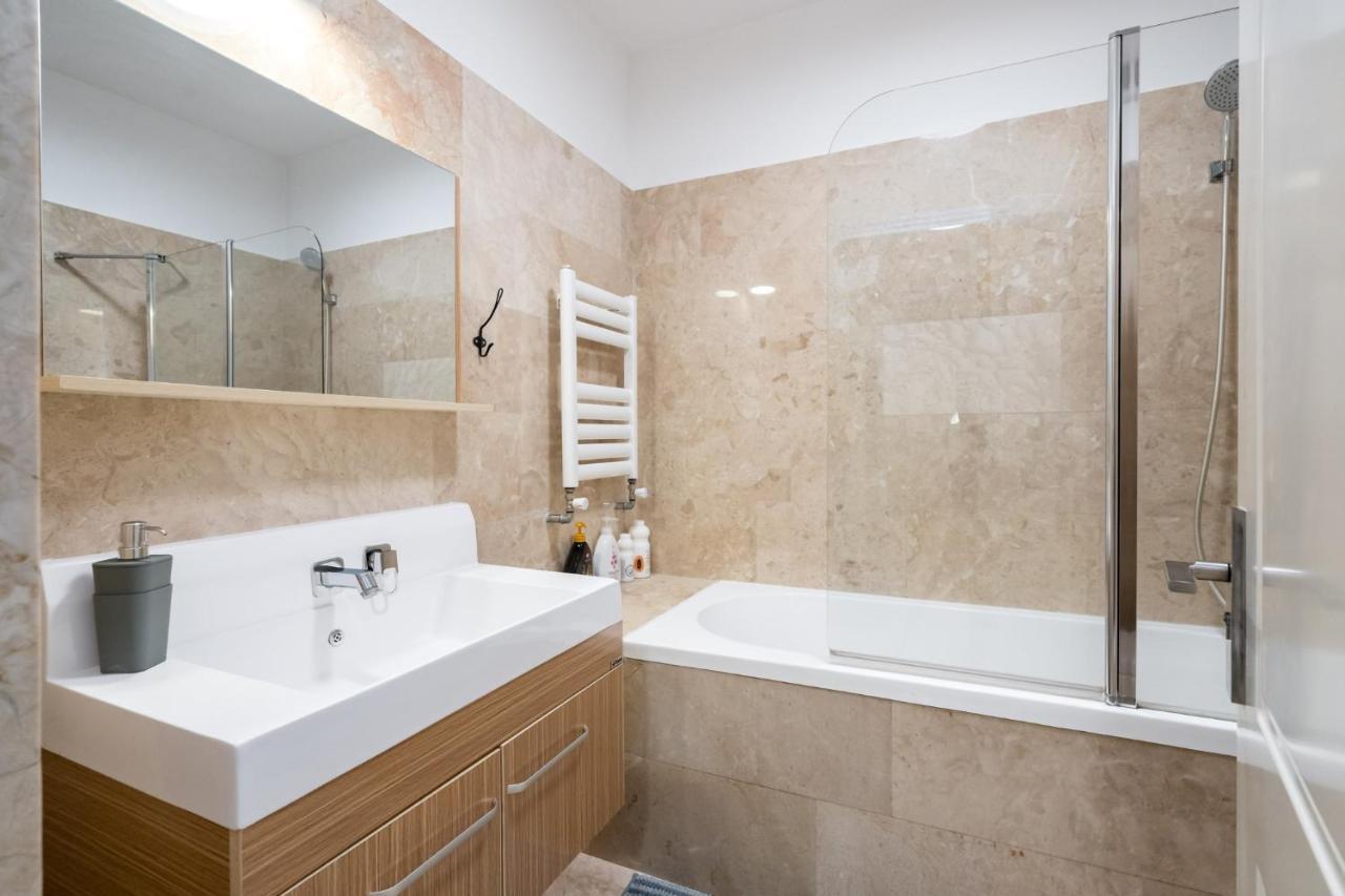 Happy Bubble I Timpuri Noi 1Br Apt 4 Ppl Bukarest Eksteriør billede